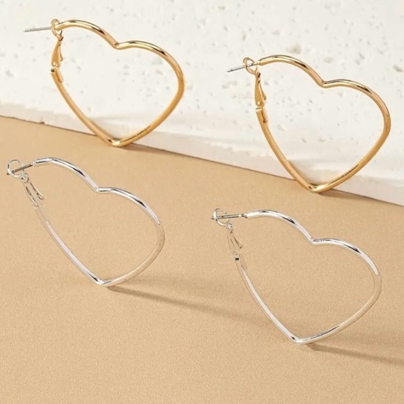 ⚜️[𝟯/$𝟭𝟴]⚜️NEW Large Heart Hoop Earrings - Picture 6 of 15